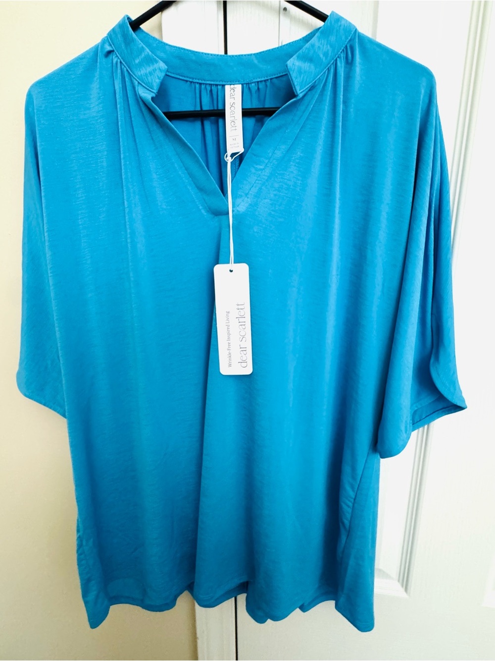 BRAND NEW Dear Scarlett V-Neck Short Sleeve Women's Top